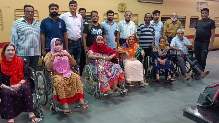 अहमदाबाद में घुटनों का निशुल्क प्रत्यारोपण  करवा कर मरीज बीकानेर पहुंचे , सी एम मूंधड़ा ट्रस्ट का जताया आभार।
