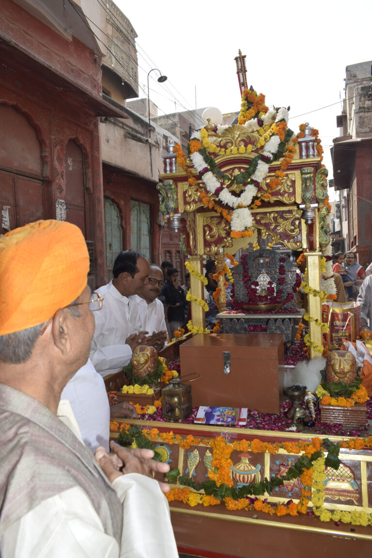 भगवान महावीर स्वामी की सवारी का जगह-जगह वंदन-अभिनंदन, गौड़ी पाश्र्वनाथ में बड़ी पूजा शनिवार को