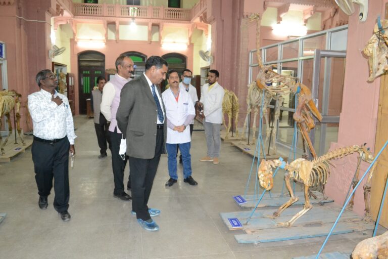 वेटरनरी विश्वविद्यालय के अधिस्वीकरण के लिए आई.सी.ए.आर. टीम का विश्वविद्यालय में दौरा