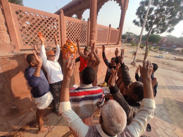 पूजा अर्चना कर धरणीधर महादेव का मनाया स्थापना दिवस