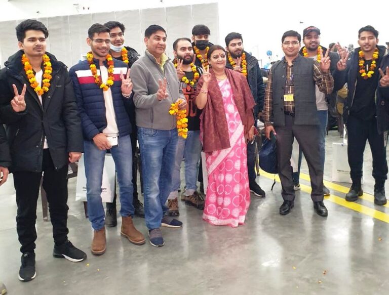 हिंडन एयरफोर्स स्टेशन पर यूक्रेन से लौटे राजस्थान के 11 विद्यार्थियों को मंत्री ममता भूपेश और धीरज श्रीवास्तव ने किया रिसीव￼