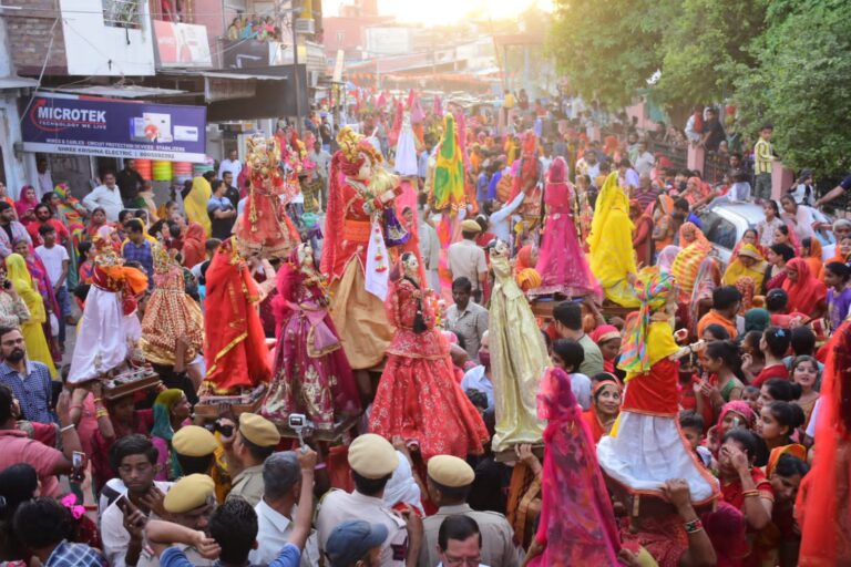 चौतीना कुआँ पर लगा मेला, जूनागढ़ से निकली शाही गणगौर की सवारी