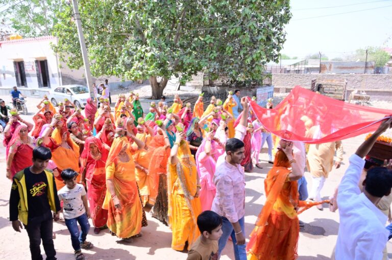 शोभायात्रा के साथ माखन भोग भवन में भागवत कथा वचन शुरू