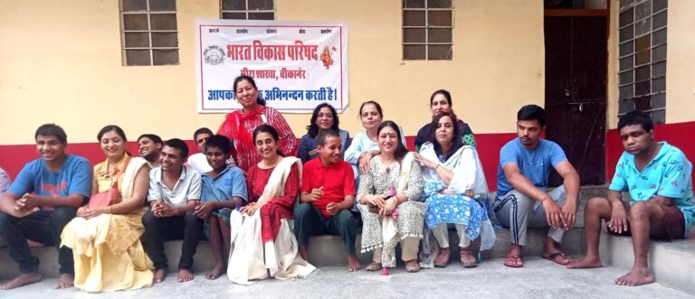 सेवा आश्रम में बालक बालिकाओं के साथ बिताये खुशियों के पल