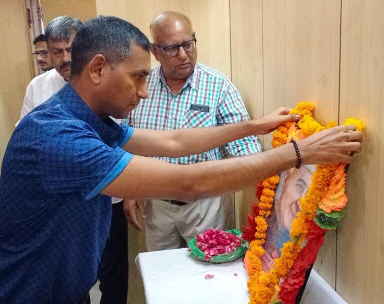 देश के प्रथम प्रधानमंत्री पंडित नेहरू की पुण्यतिथि पर अर्पित किए श्रद्धासुमन