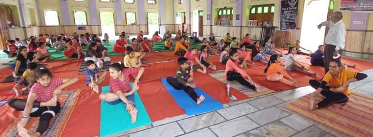 श्री ब्राह्मण स्वर्णकार पंचायती भवन मैं मनाया योग दिवस