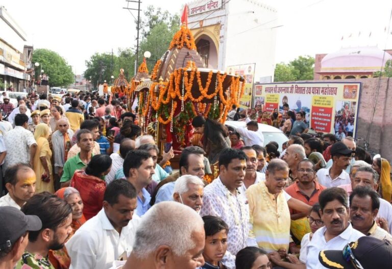 भगवान जगन्नाथ की रथयात्रा बड़ी धूमधाम से निकली