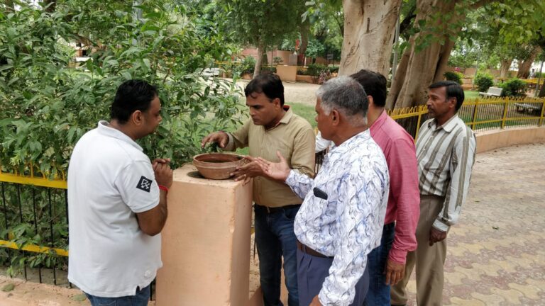 सीएमएचओ मीणा पहुंचे लक्ष्मीनाथ जी मंदिर, परिसर में मच्छरों की फेक्ट्रियां करवाई बंद