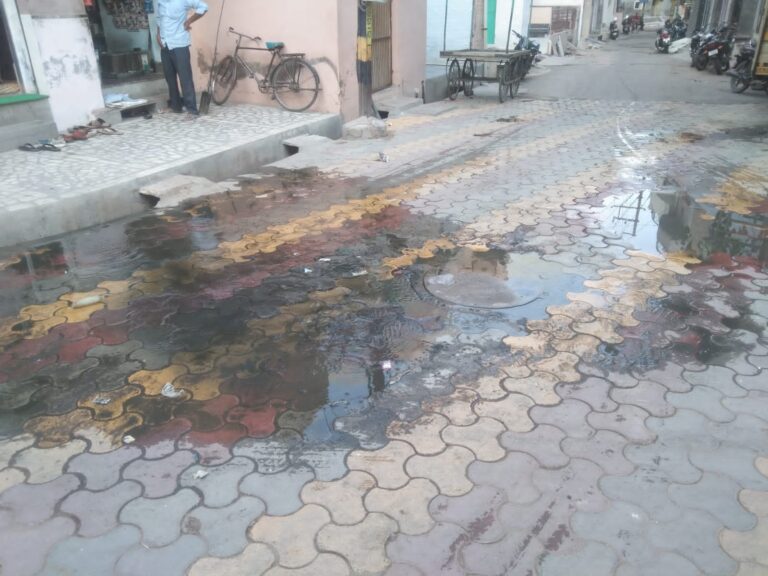 हेरिटेज रूट पर सिविर लाइन जाम, बदबू से लोग हैं परेशान