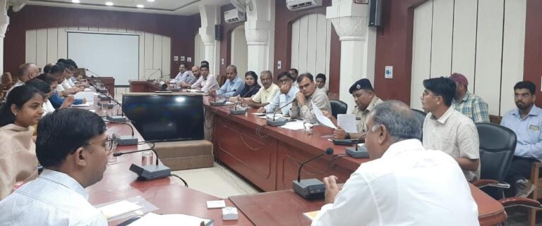 अल्पसंख्यक समुदाय से जुड़ी योजनाओं की समीक्षा की, जरूरतमंदों को लाभ दें-रफीक खान