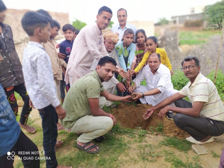 सेवा भारती के संस्कार केन्द्र का अवलोकन एवं वृक्षा रोपण