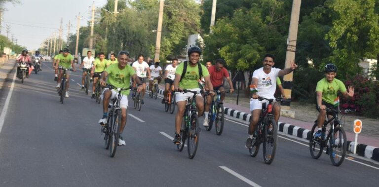 साइकिल रैली से दिया देश भक्ति का संदेश