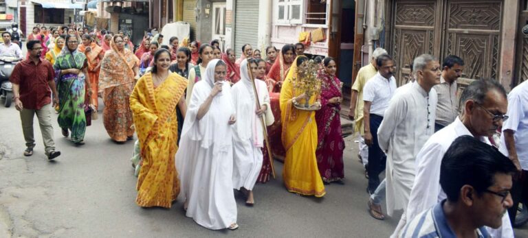 सौभाग्य कल्पवृृक्ष के तपस्वियों की शोभायात्रा, भगवान पाश्र्वनाथ का चैत्यवंदन