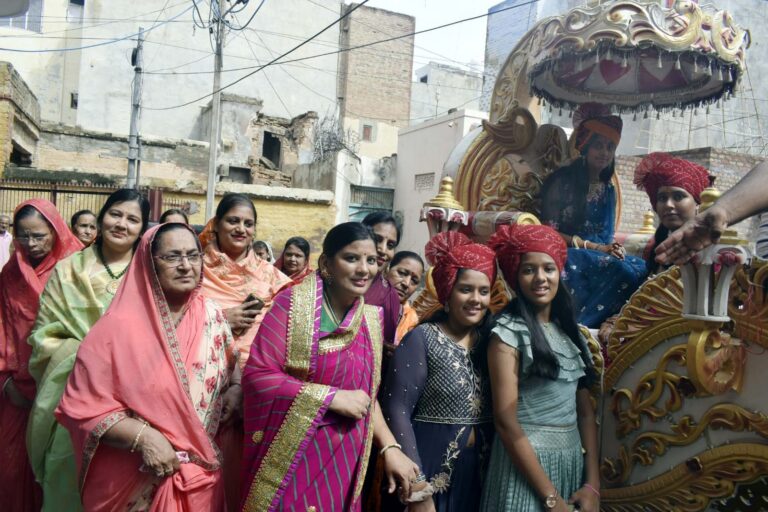 तपस्वी नित्या मुसरफ की शोभायात्रा निकली, अभिनंदन आशा, आसक्ति व अपेक्षा की त्रिपुटी से बचे-साध्वीश्री मृगावतीश्रीजी