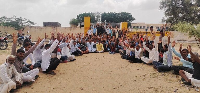 दूसरे दिन भी तालाबंदी व धरना प्रदर्शन जारी रहा