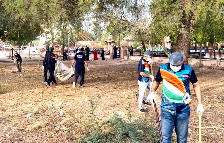अवर फॉर नेशन व बीकानेर सेवा योजना के कार्यकर्ताओं ने पब्लिक पार्क में सफाई कर किया श्रमदान