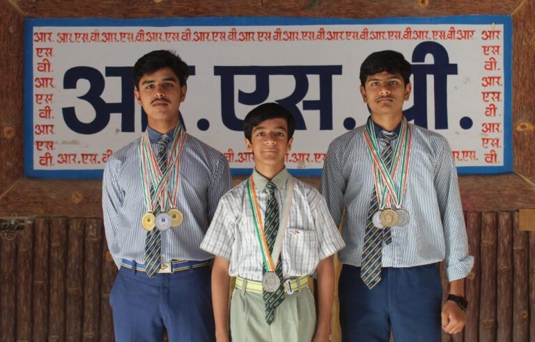 राज्य स्तरीय कराटे प्रतियोगिता में आरएसवी के छात्रों ने जीते पदक