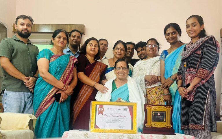 सावित्री बाई फुले लाइफ टाइम अचीवमेंट शिक्षिका सम्मान डॉक्टर प्रभा भार्गव को