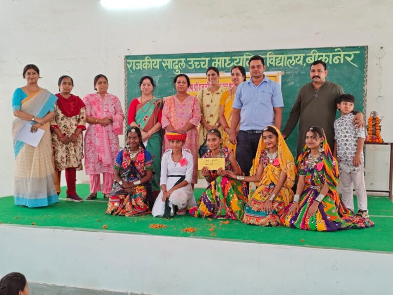 रोल प्ले और लोक नृत्य प्रतियोगिता आयोजित