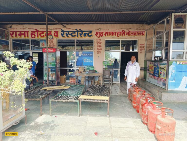 रेस्टोरेंट से आठ घरेलू गैस सिलेंडर किये ज़ब्त