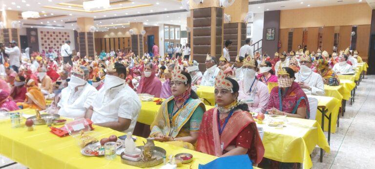 योगिराज आचार्य  विजयशान्ति सूरीश्वर म.सा. का  किया महाभिषेक