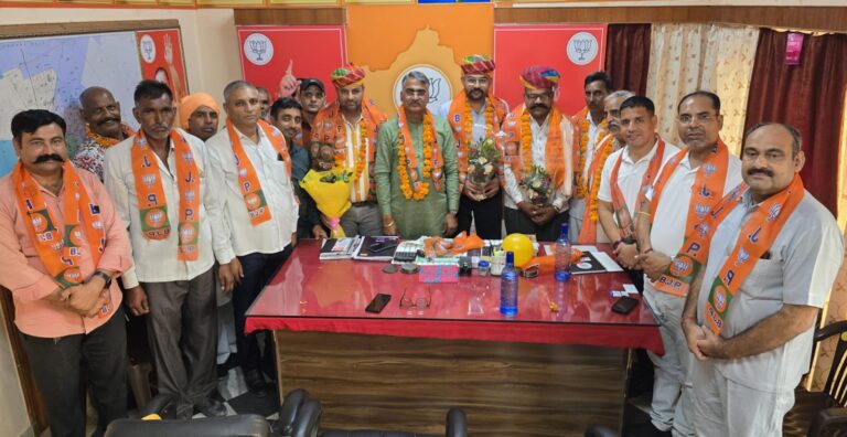 नवनिर्वाचित सदस्यों का किया स्वागत