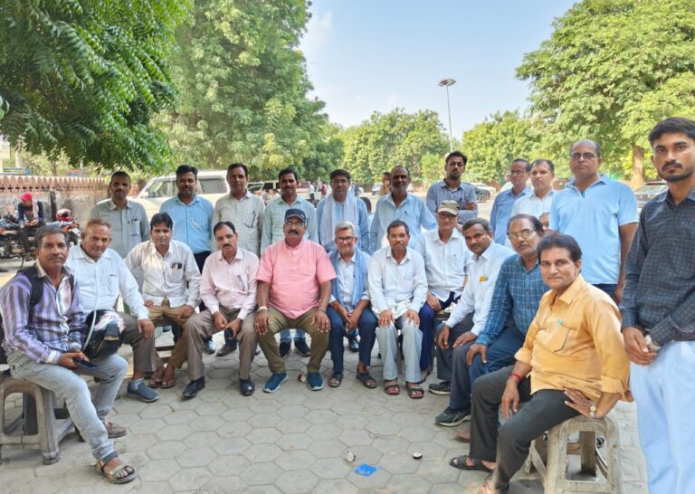 15 अक्टूबर तक स्कूलों का समय यथावत रखने की मांग