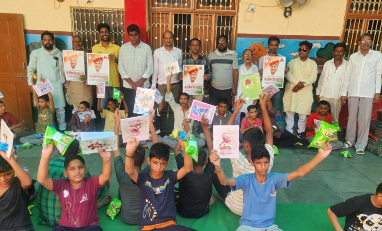 सेवा आश्रम में बच्चों के साथ   डोटासरा का जन्मदिन मनाया