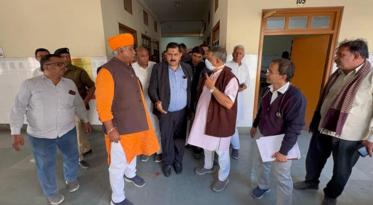 चिकित्सा मंत्री ने पीबीएम और संबद्ध अस्पतालों का किया औचक निरीक्षण