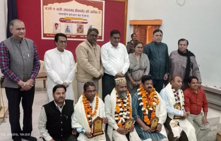 नगर के चार शाइरों का चांदी के मैडल से किया सम्मान