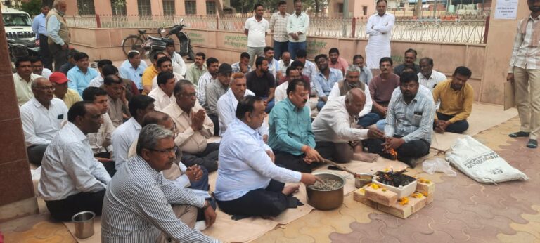 सरकार की सदबुद्धि के लिए किया यज्ञ