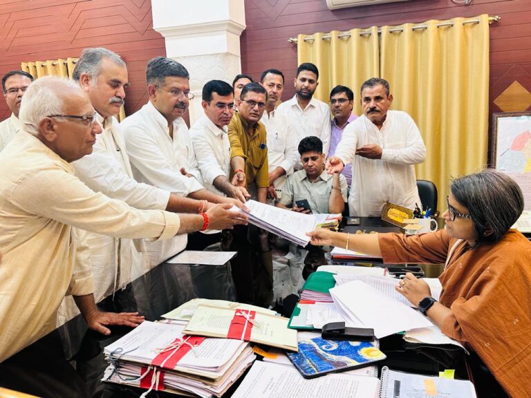 कोलायत की ग्राम पंचायतों व पंचायत समितियों के पुनर्सीमांकन के विरोध में जिला कलक्टर को दिया ज्ञापन