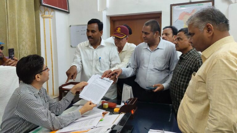 सोफिया कुरेशी पर की गई टिप्पणी के खिलाफ दिया ज्ञापन