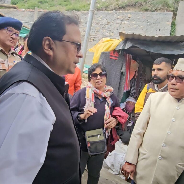केदारनाथ में फैली अव्यवस्था से उत्तराखंड के मुख्य सचिव व विधायक को अवगत करवाया