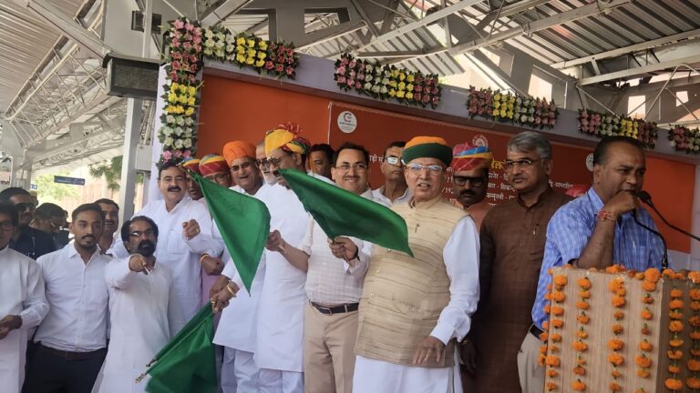 रेल सेवाओं और यात्री सुविधाओं में विस्तार के लिए केंद्र सरकार प्रतिबद्ध- केंद्रीय मंत्री मेघवाल