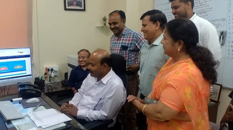 अंग्रेजी माध्यम स्कूल में प्रवेश के लिए शिक्षा सचिव ने  निकाली लॉटरी
