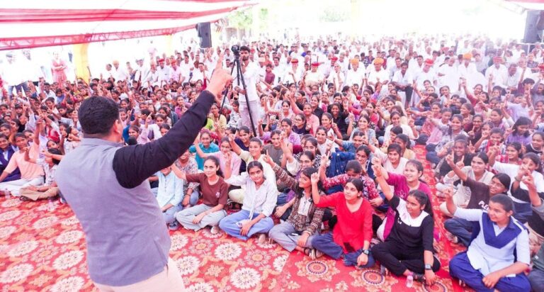 सपने ही सफलता की राह खोलते हैं-डॉ. चक्रवर्ती