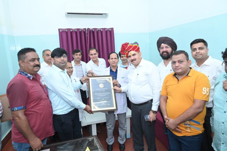 चिकित्सक दिवस पर हुआ रक्तदान शिविर एवं सम्मान समारोह