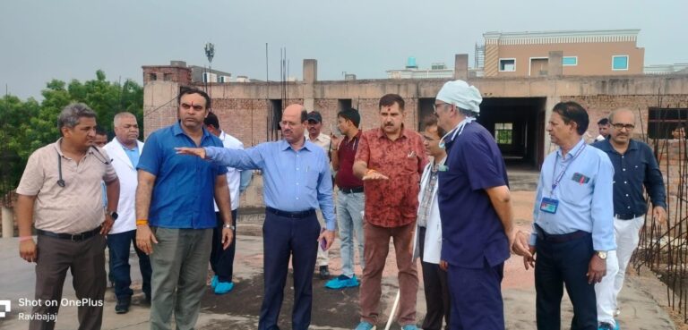संभागीय आयुक्त ने पीबीएम अस्पताल का किया निरीक्षण