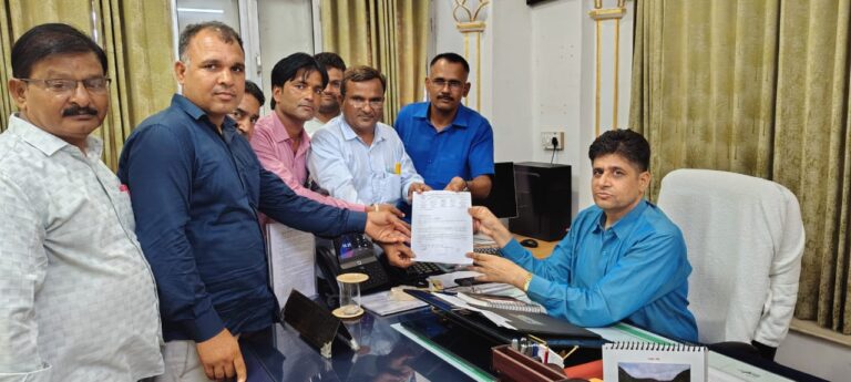 शिक्षकों ने जिला कलेक्टर को दिया 21 सूत्री मांग पत्र