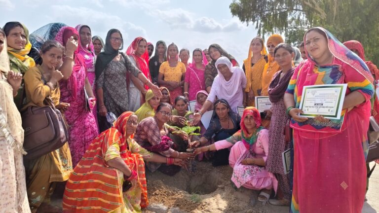 कृषि सखियों ने किया सघन पौधारोपण