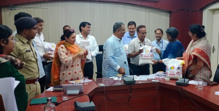 जिले के चिकित्सा कर्मियों ने रोगियों के लिए उपलब्ध करवाई निक्षय पोषण किट