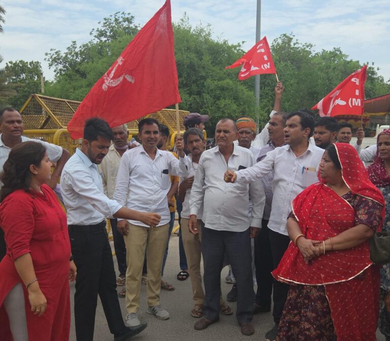 स्मार्ट मीटर के खिलाफ सीपीआईएम का विरोध प्रदर्शन