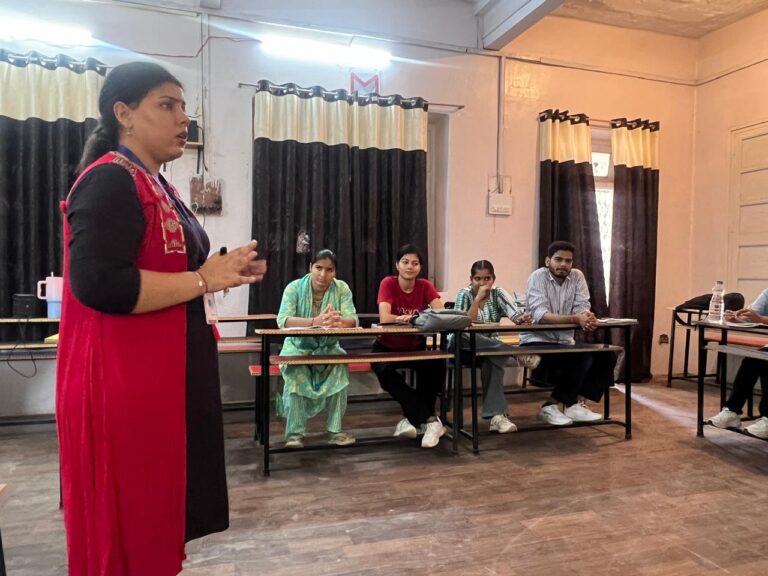 डूंगर महाविद्यालय में चल रहा रोजगारपरक प्रशिक्षण