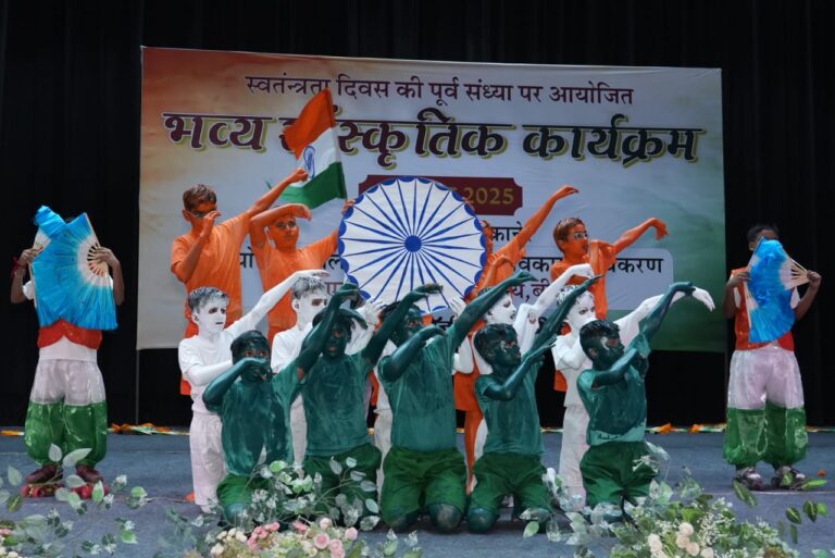 देशभक्ति के रंगों से सराबोर हुआ रवीद्र रंगमंच