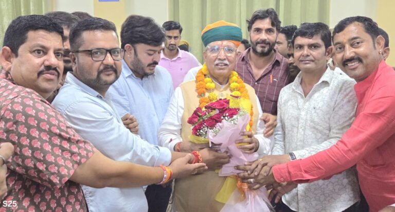 वंदे भारत ट्रेन की सौगात मिलने के बाद बीकानेर आगमन पर किया स्वागत