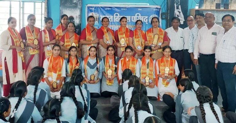 भारत विकास परिषद ने शिक्षिकाओं का किया अभिनंदन