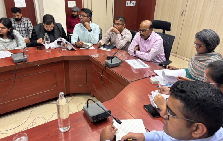 ‘सड़कें अगर ठेकेदार ठीक नहीं करे तो उनके खिलाफ दर्ज करवाएं एफआईआर