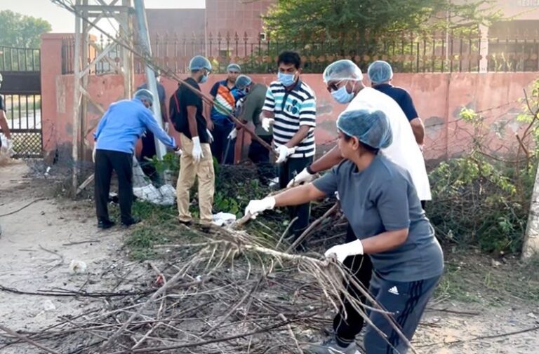 शास्त्री नगर में “आवर फॉर नेशन” टीम का हुआ जोशीला सफाई अभियान