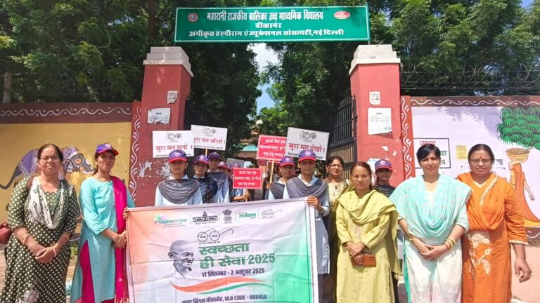 छात्राओं ने रैली निकाल कर दिया स्वच्छता का संदेश